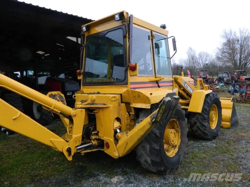 Tractopelle HYDREMA 807 de 1984 en bon état de fonctionnement