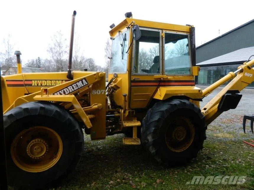 Tractopelle HYDREMA 807 de 1984 en bon état de fonctionnement