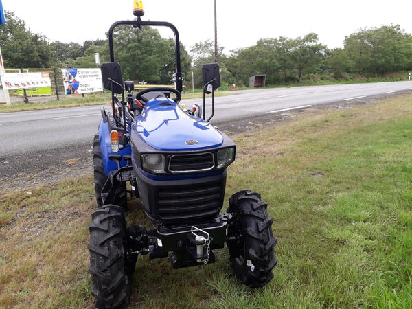 Farmtrac FT30 est un tracteur compact mais puissant