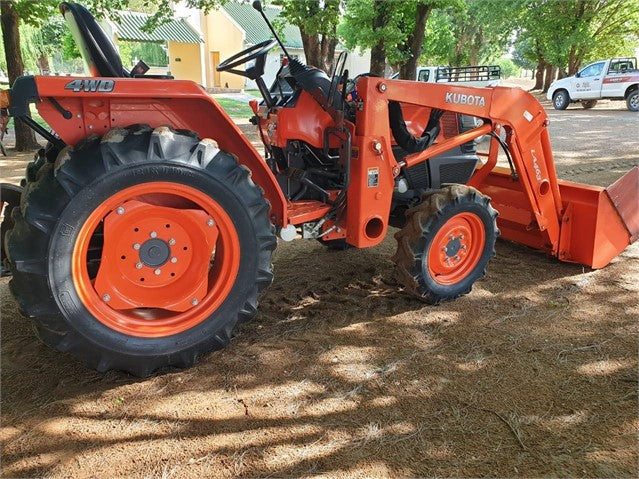 Tracteut KUBOTA L3200 2017