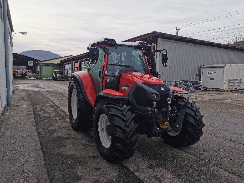 Lindner Lintrac 110 est un tracteur agricole moderne et polyvalent